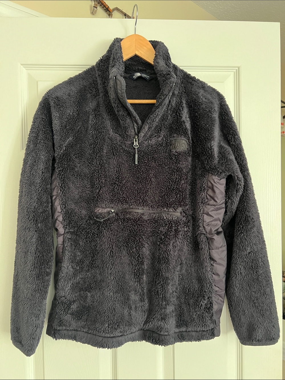 The North Face woman’s medium charcoal gray 1/4 zip fleece jacket
